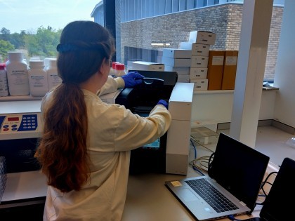 NIAB's Dr Nichola Hawkins using a qPCR machine