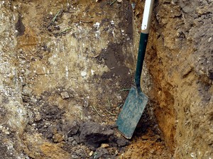 Dig a soil hole