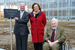 James Paice MP opens The MacLeod Complex at NIAB.  From left to right: James Paice MP; NIAB CEO Dr Tina Barsby; and Professor John MacLeod