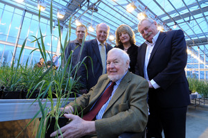 James Paice MP tours NIAB’s new glasshouse facility, The MacLeod Complex. From left to right: NIAB plant breeder Phil Howell; James Paice MP; NIAB CEO Dr Tina Barsby; former NIAB Director Professor Wayne Powell; and at front Professor John MacLeod