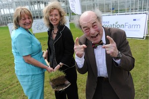 Scientist and broadcaster Professor Heinz Wolff assisted NIAB CEO Dr Tina Barsby and NIAB Innovation Farm’s Dr Lydia Smith in cutting the first sod.